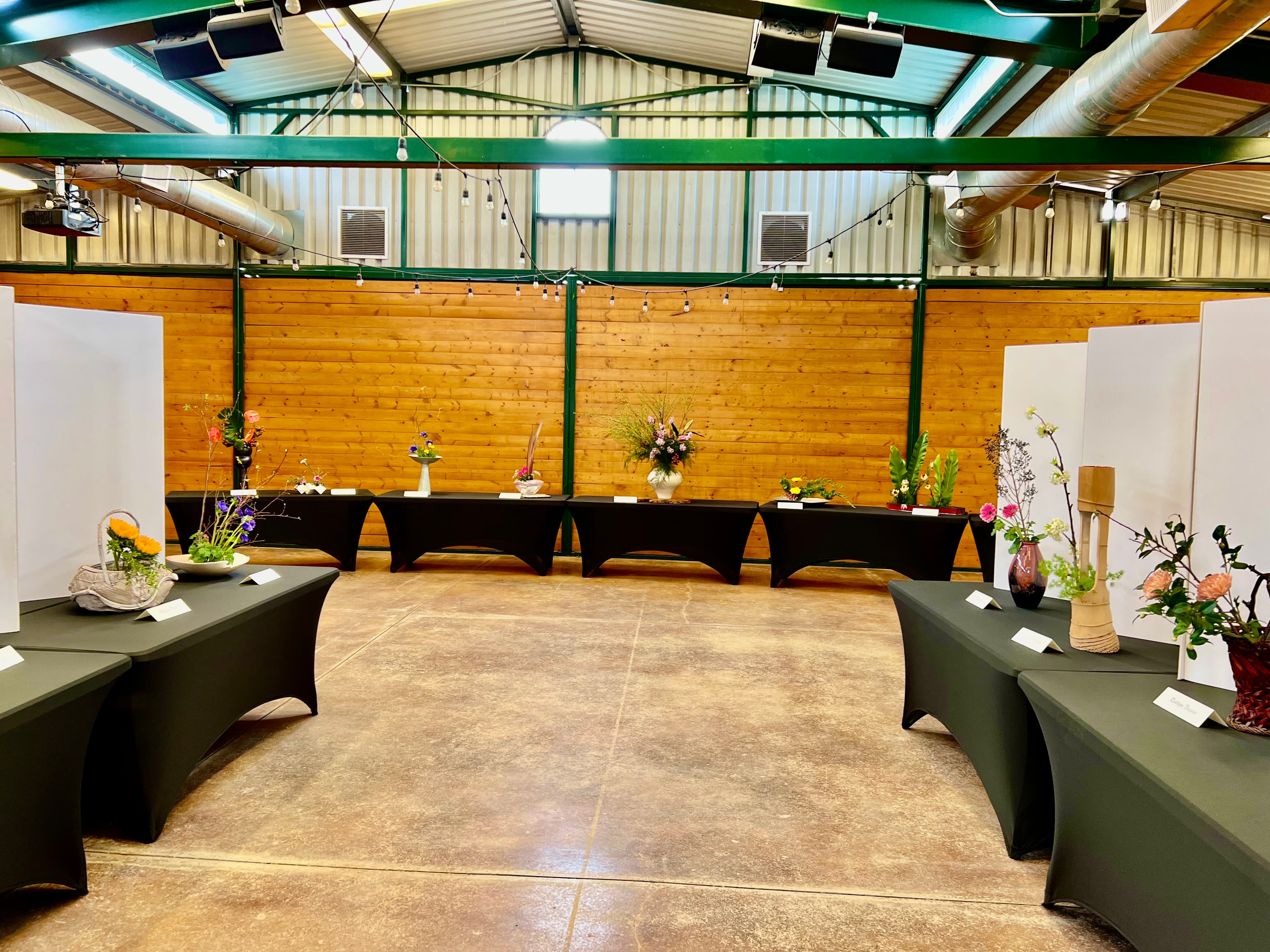 Ikebana arrangement 2