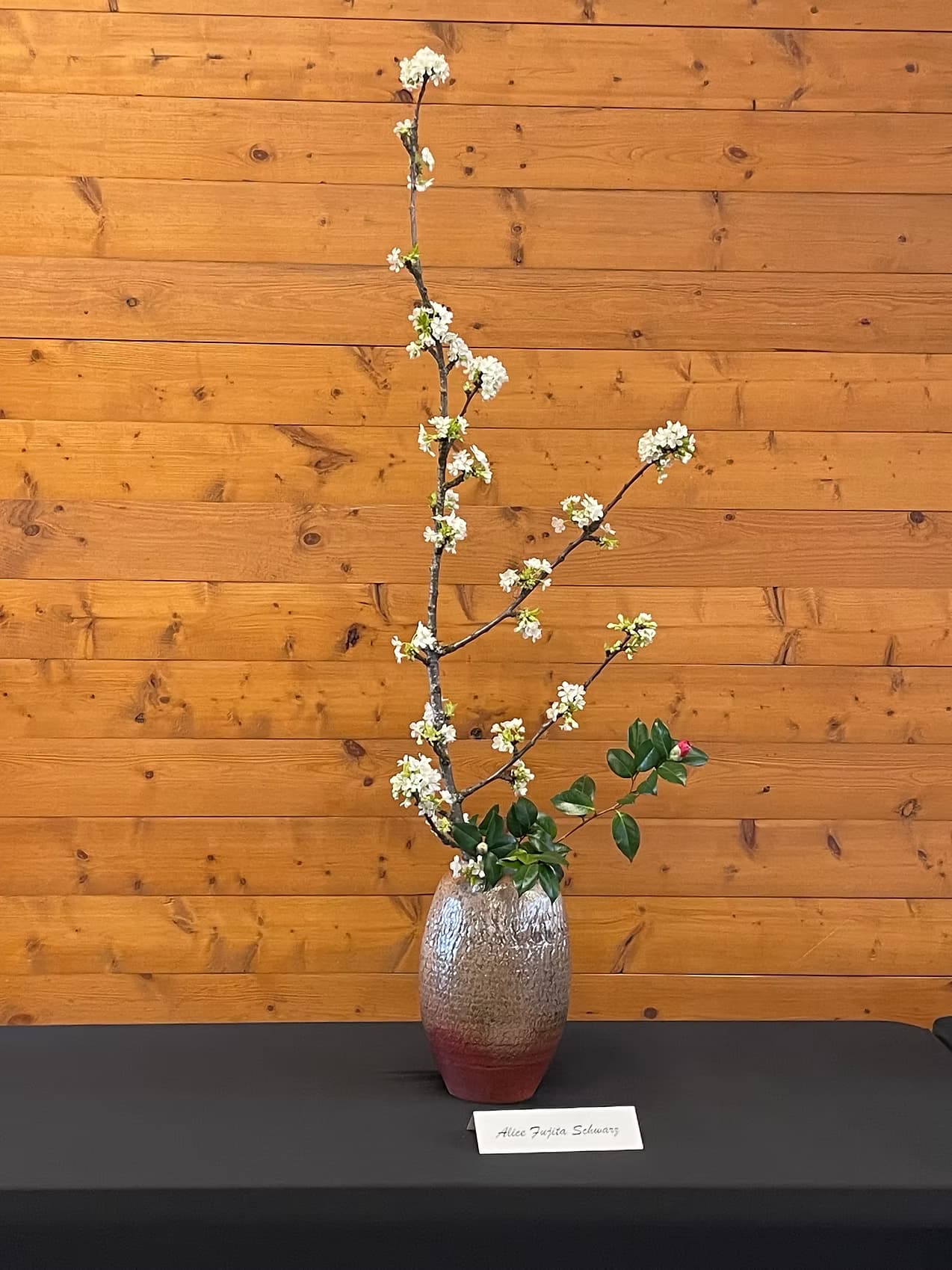 Ikebana arrangement 8