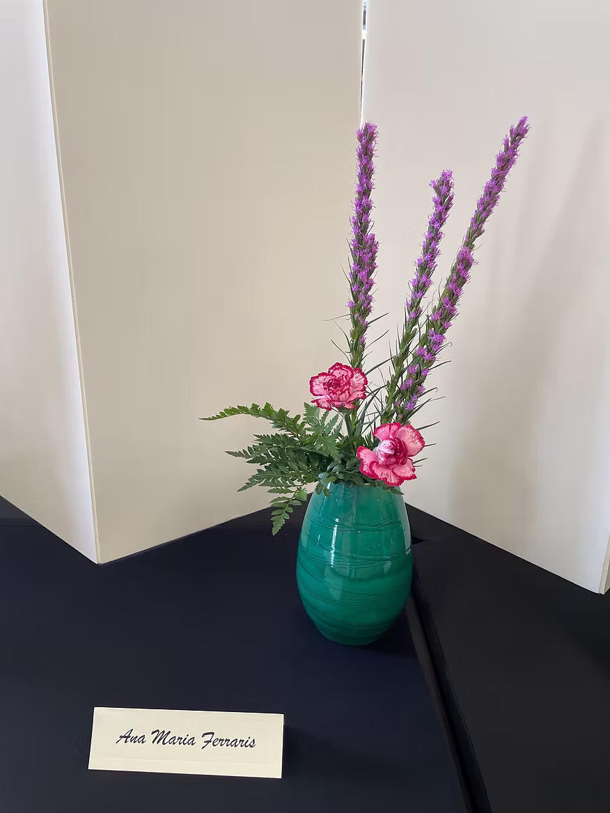Ikebana arrangement 11