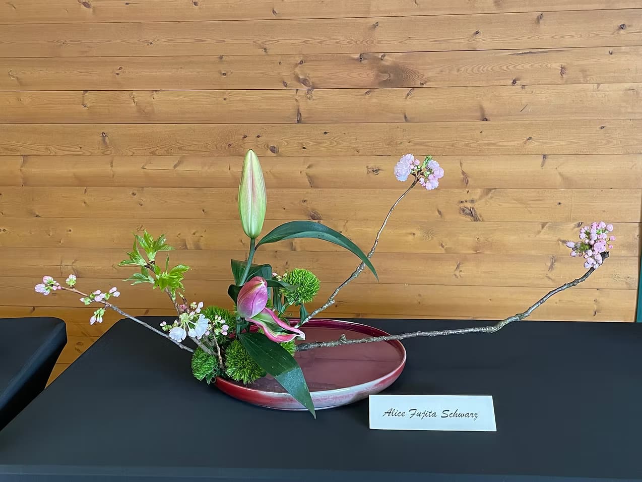Ikebana arrangement 14